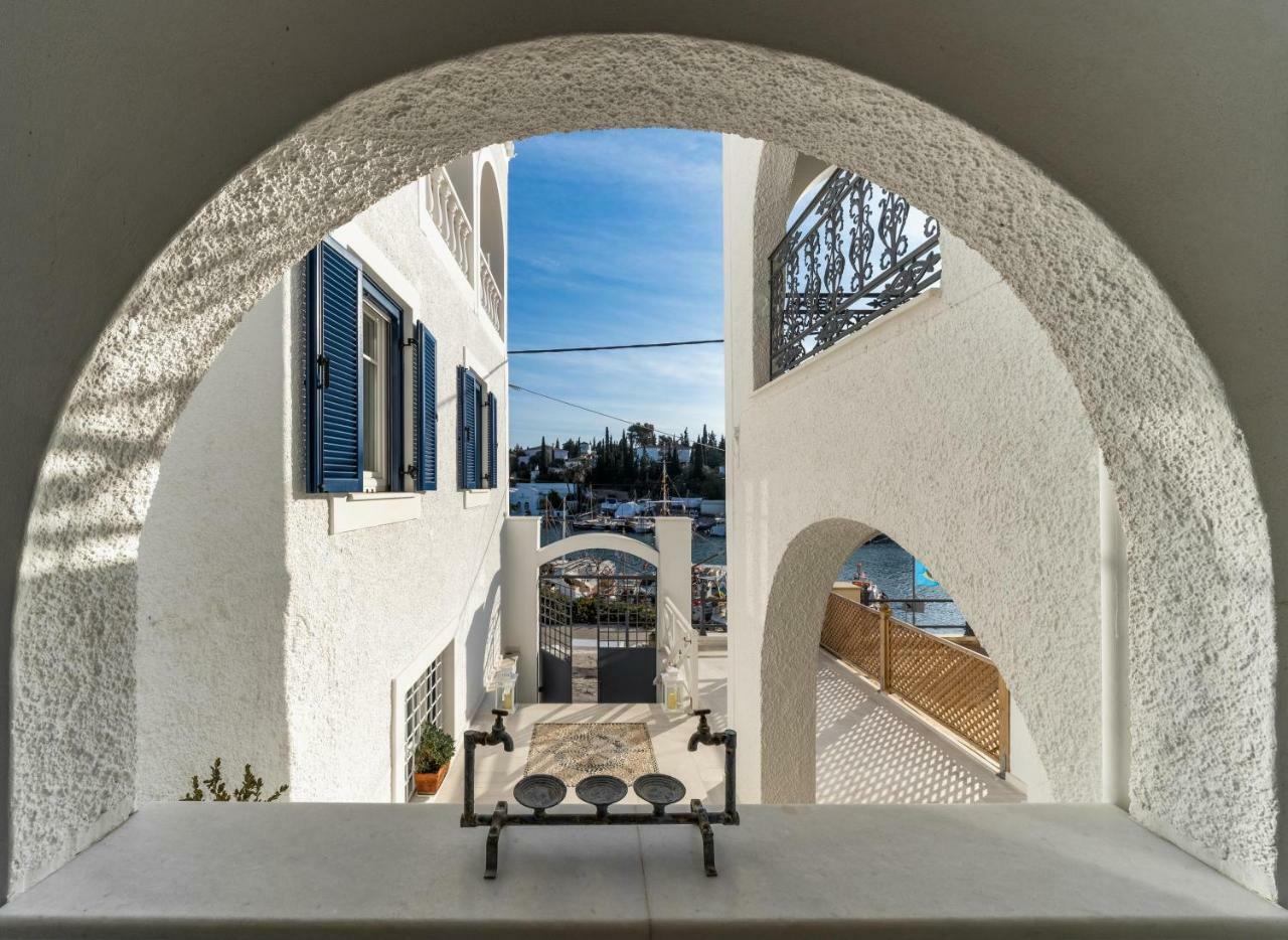 Porto Vecchio Luxury Suites Spétses Exterior foto