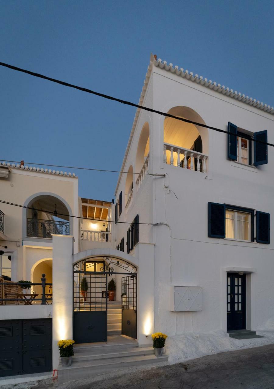 Porto Vecchio Luxury Suites Spétses Exterior foto