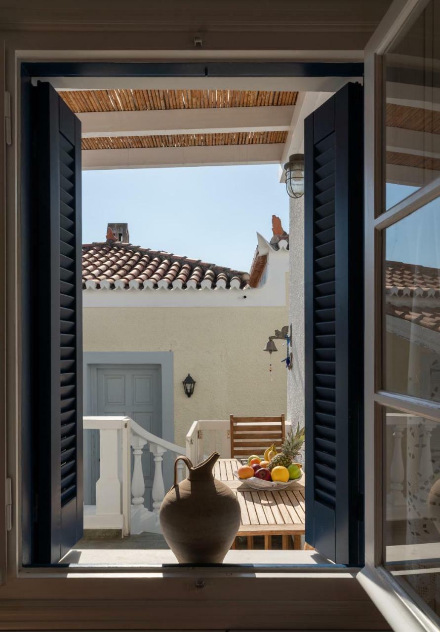 Porto Vecchio Luxury Suites Spétses Exterior foto