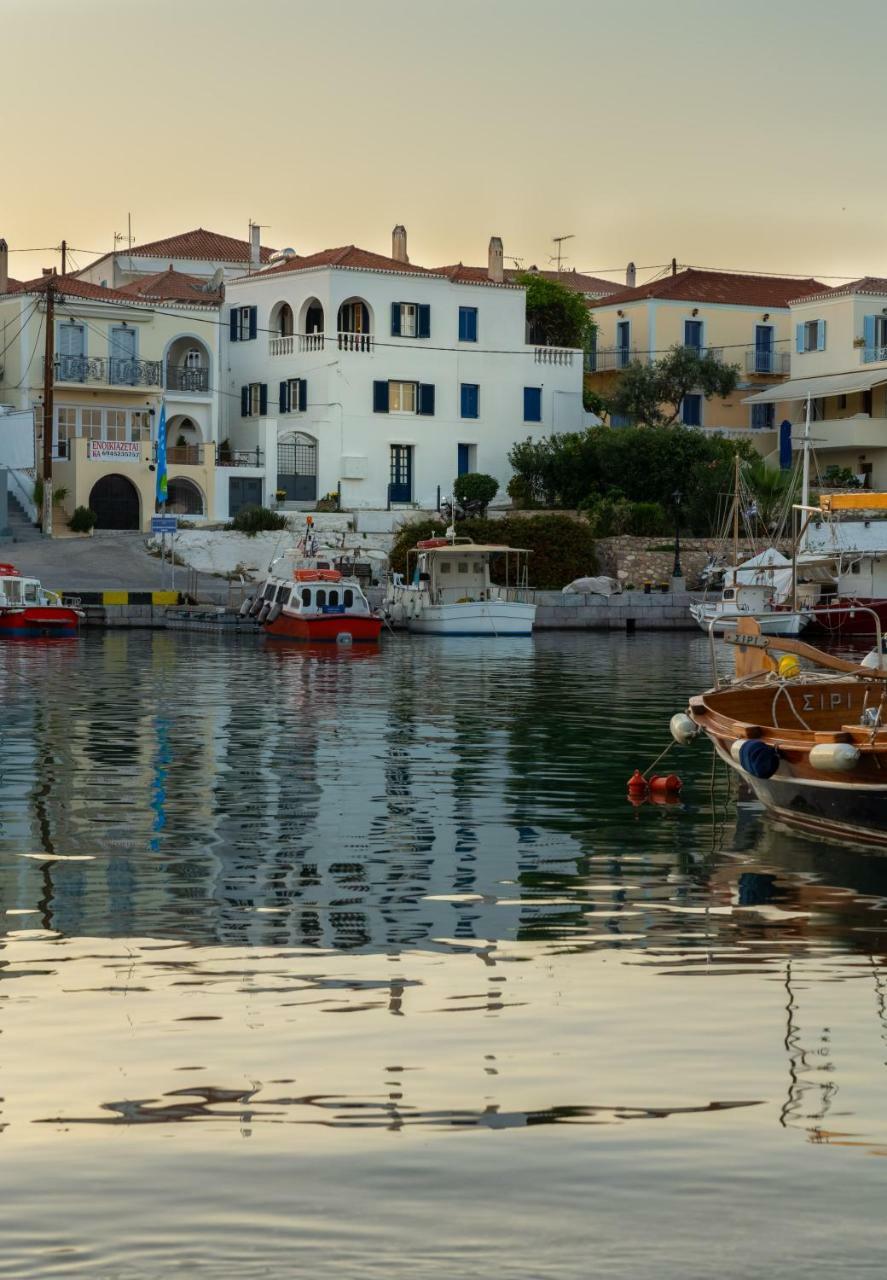 Porto Vecchio Luxury Suites Spétses Exterior foto