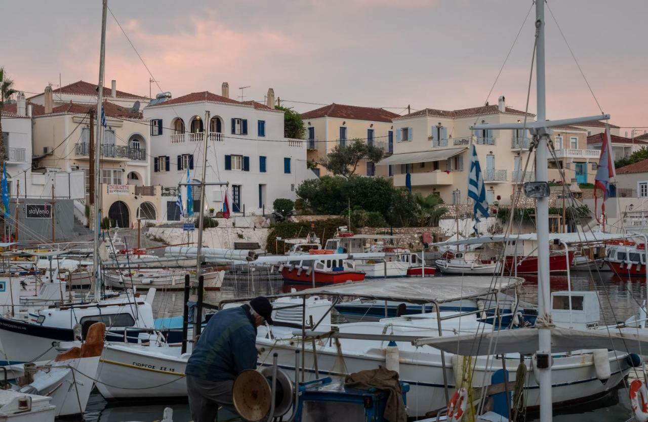 Porto Vecchio Luxury Suites Spétses Exterior foto
