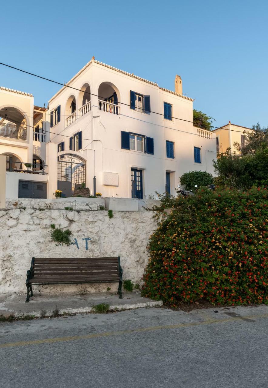 Porto Vecchio Luxury Suites Spétses Exterior foto