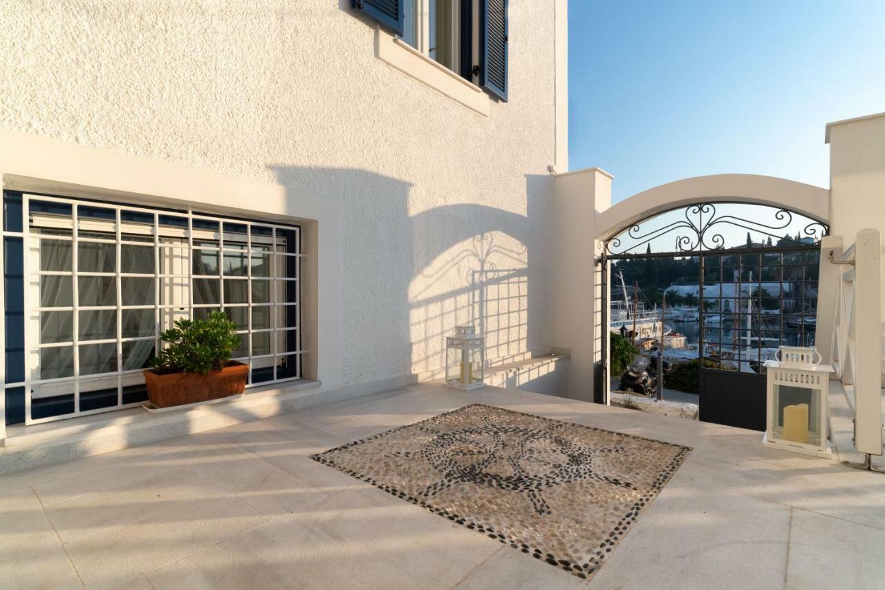 Porto Vecchio Luxury Suites Spétses Exterior foto