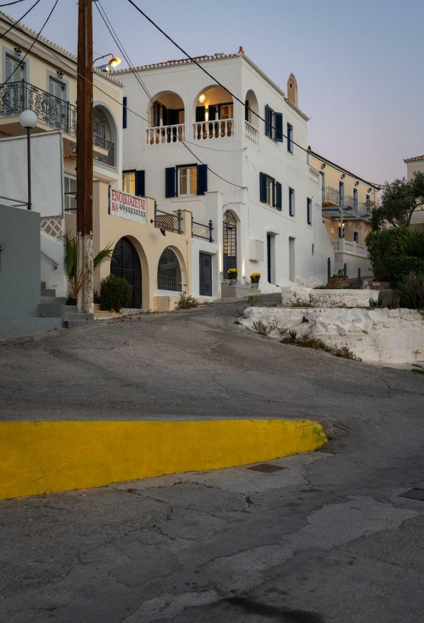 Porto Vecchio Luxury Suites Spétses Exterior foto